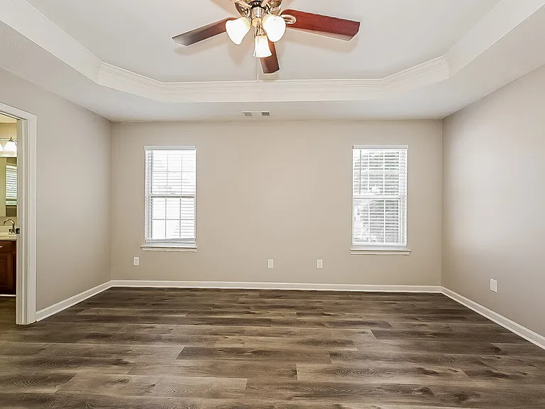 135 Greenland Dr — Photo 12