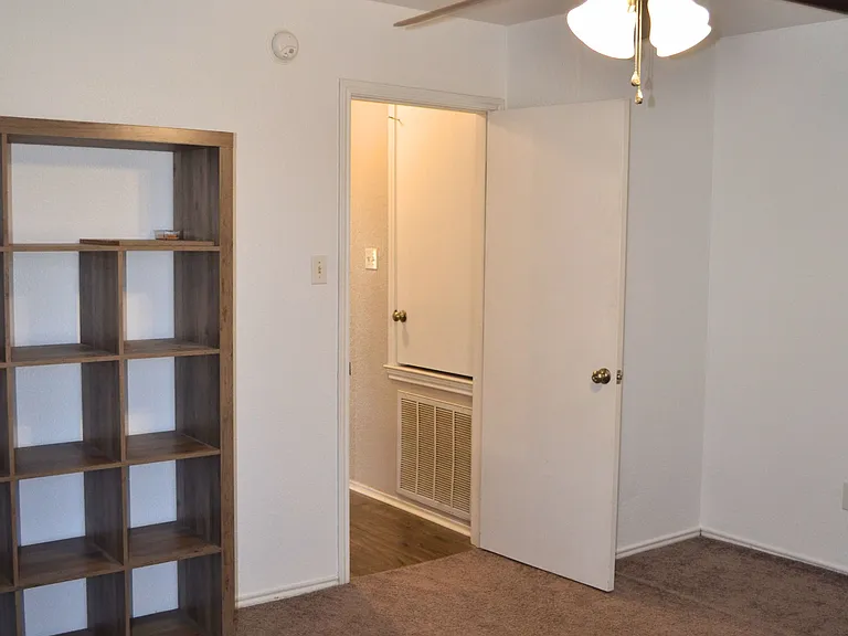 4603 Regency Dr — Photo 37