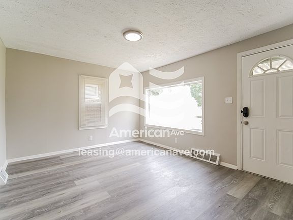 607301_003_living_room_12853488.jpg