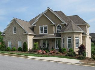 212 Chestnut Ridge Ln, Johnson City, TN 37659