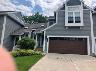 8008 Cobblestone Rd, Urbandale, IA 50322