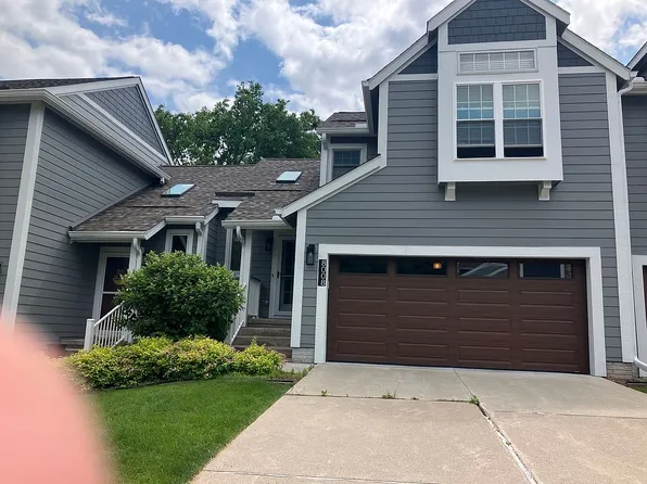 8008 Cobblestone Rd, Urbandale, IA 50322