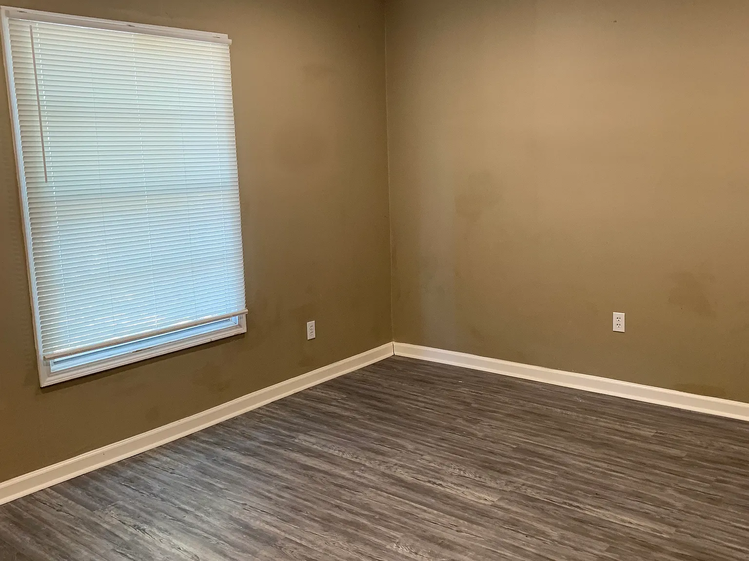 3 bed, 3.5 bath, 1800 sqft, $1,995 — Photo 4