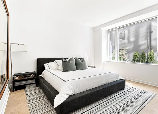 Sold by Warburg | media 3