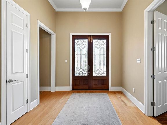 4th image of 804 E 2nd Ave