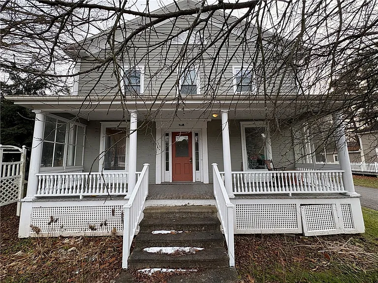 136 Main St — Photo 1