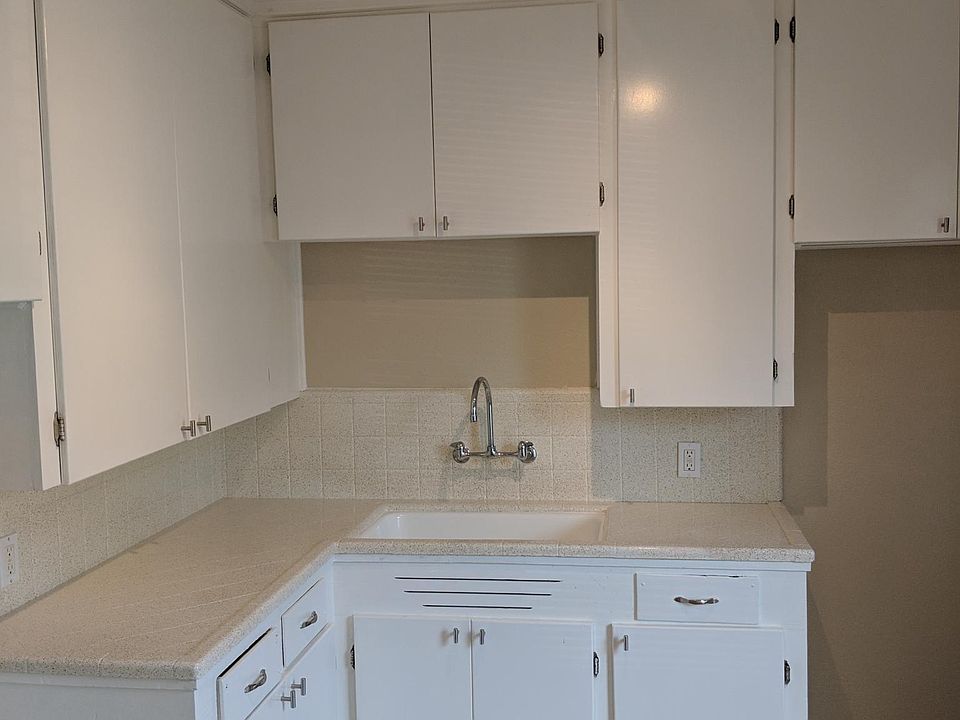 1st image of 617 Robinson St APT 1