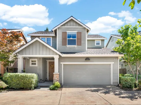390 Soaring Hawk Ln, Sacramento, CA 95833