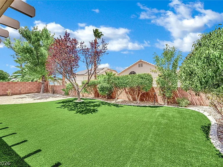 2560 Sundew Ave — Photo 28
