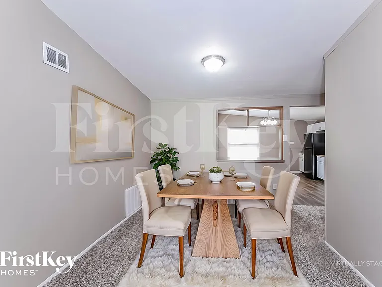 805 Robinwood Dr — Photo 7