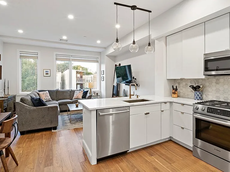 303 Sumner St #3R — Photo 8