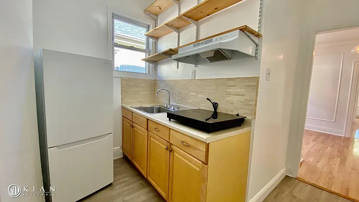 Rented by Kian Realty | media 9