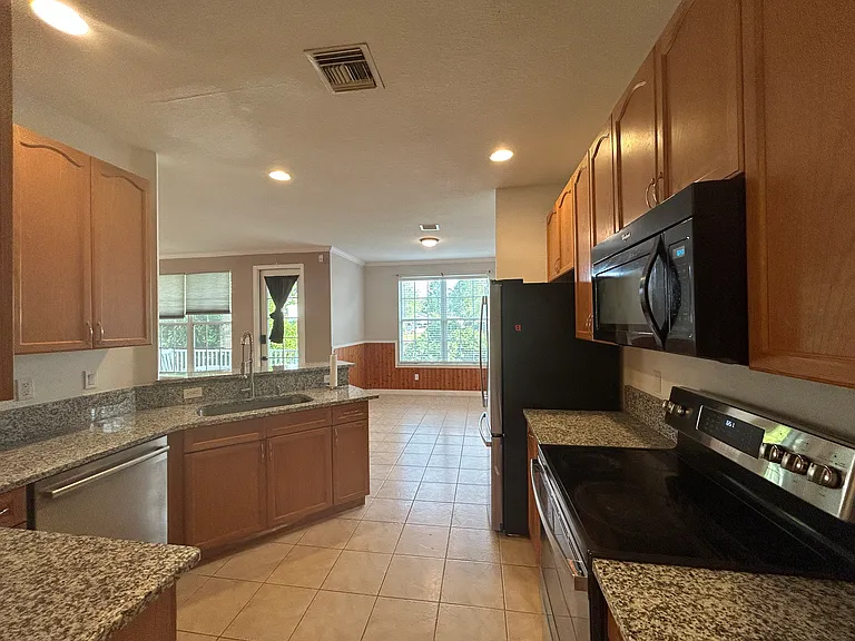 2549 Twain Dr — Photo 7