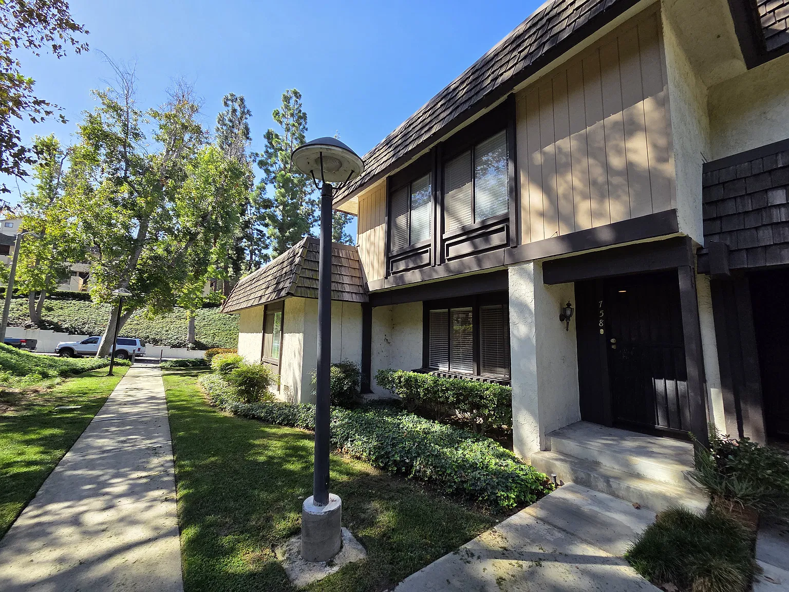 4 bed, 1393 sqft, $3,600 — Photo 2