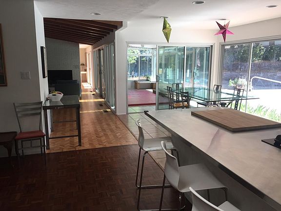 Breakfast bar/living room