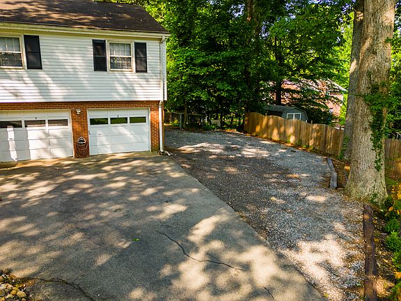 3rd image of 1834 Greenvale Ct