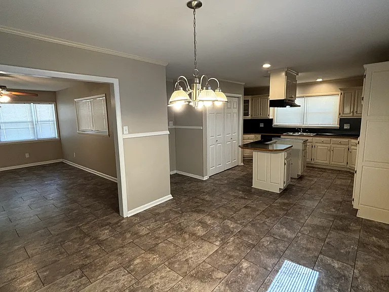 1405 Stone St — Photo 10