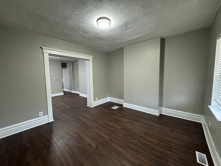 111 Dakota Ave — Photo 3