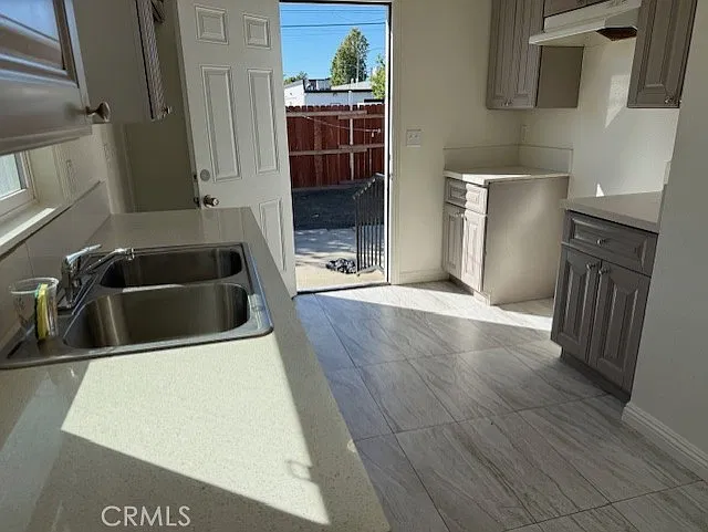 2 bed, 774 sqft, $2,700 — Photo 4