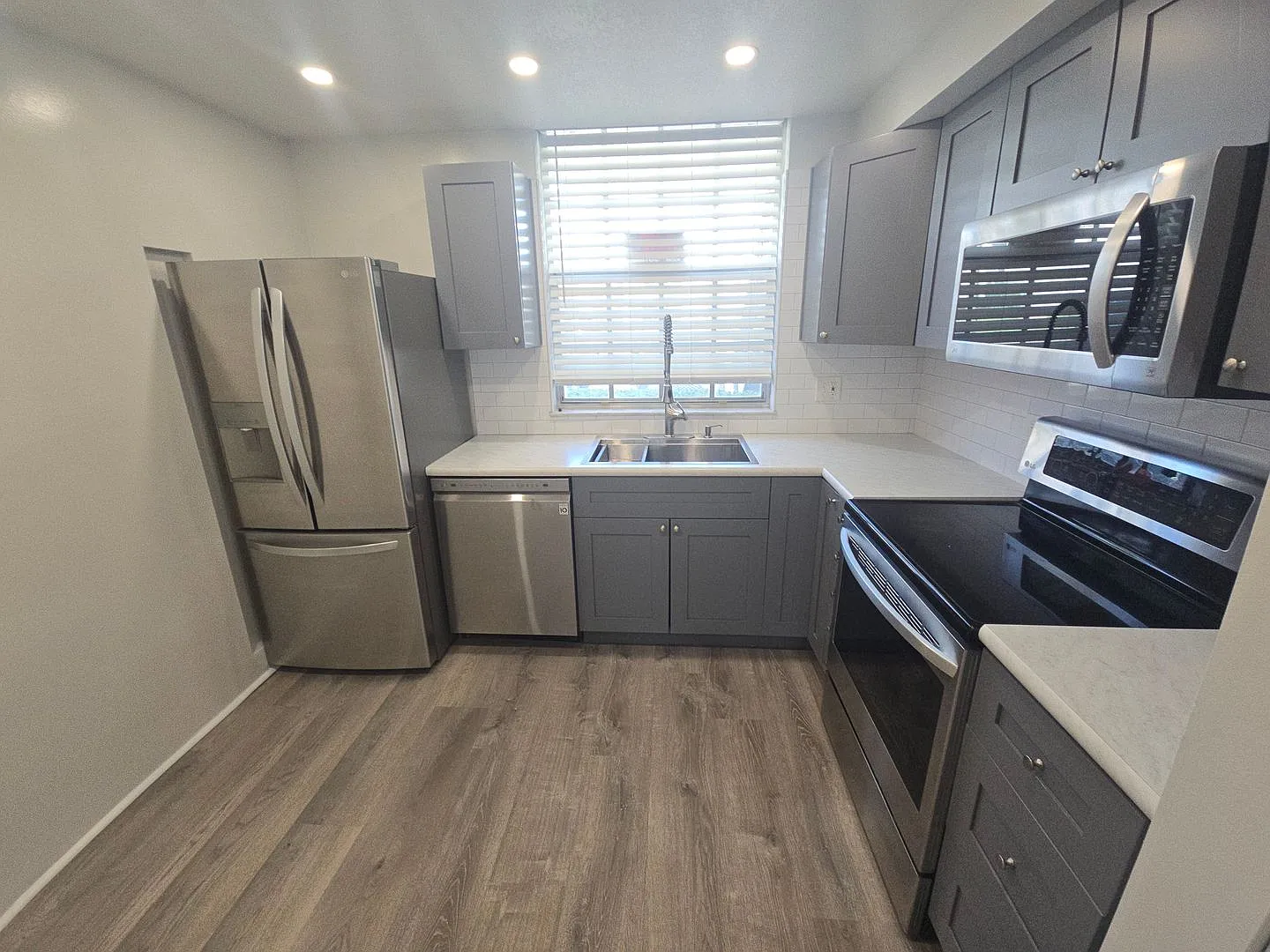 NEW 1/1 in Brandon clean/stylish/centrally located — Photo 4