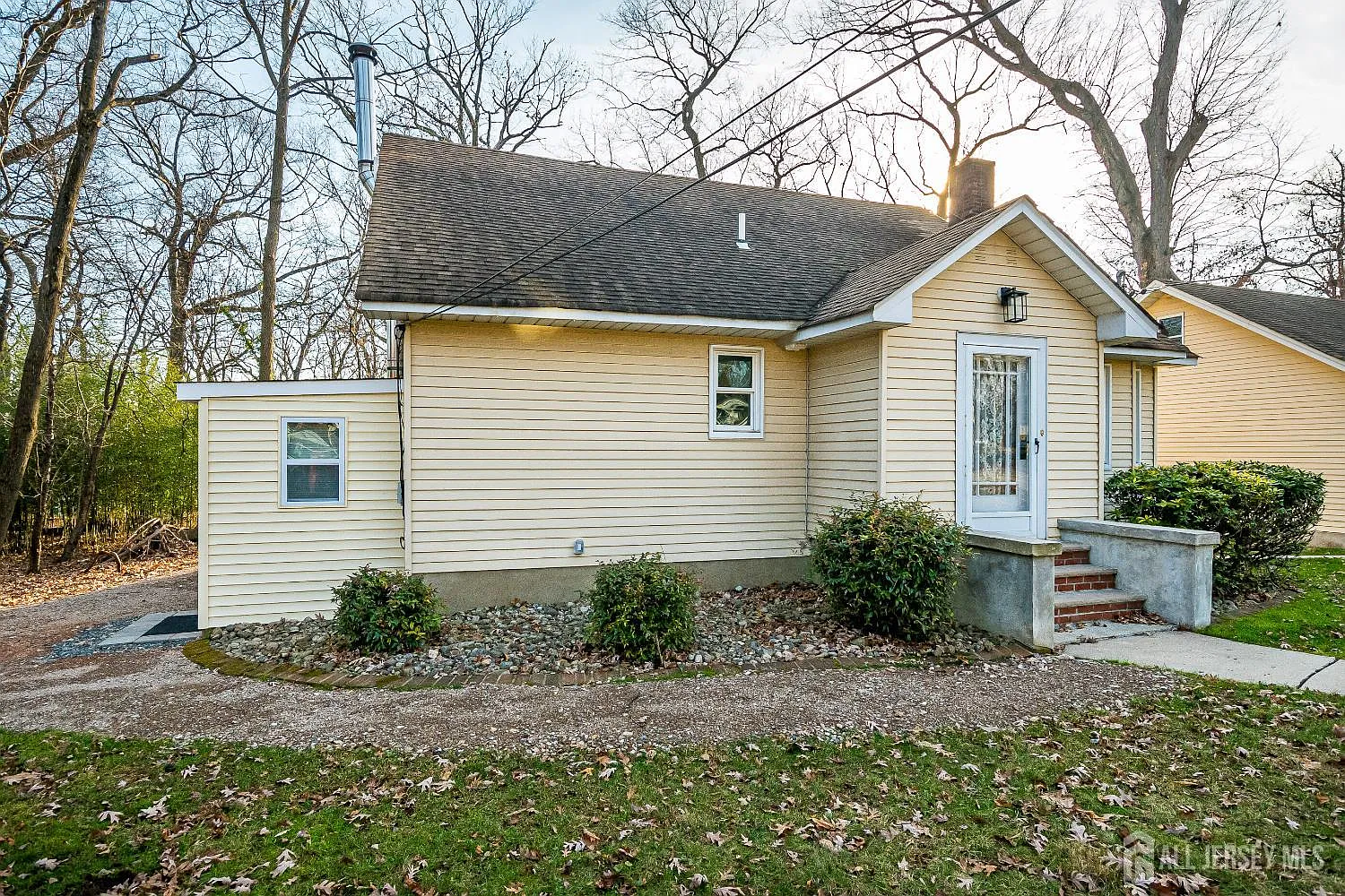 5 bed, 2.5 bath, $6,800 — Photo 3