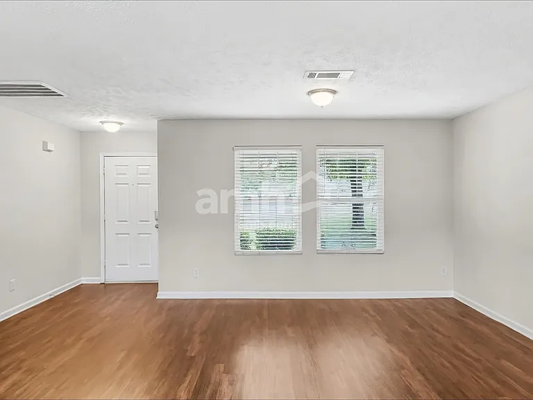 1316 Roxbury Ct — Photo 7