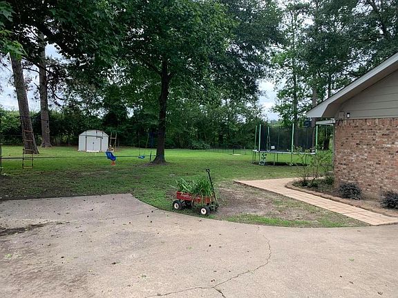 5th image of 3315 Lake Forest Dr