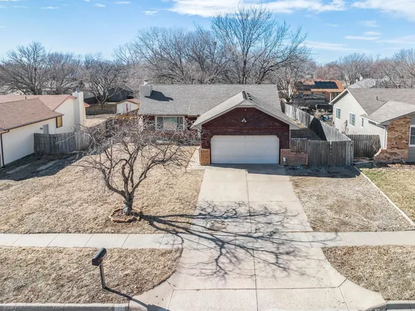 4033 N Farmstead St, Wichita, KS 67220