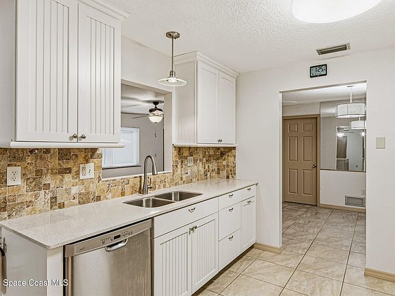 5th image of 1911 Hurst Ct