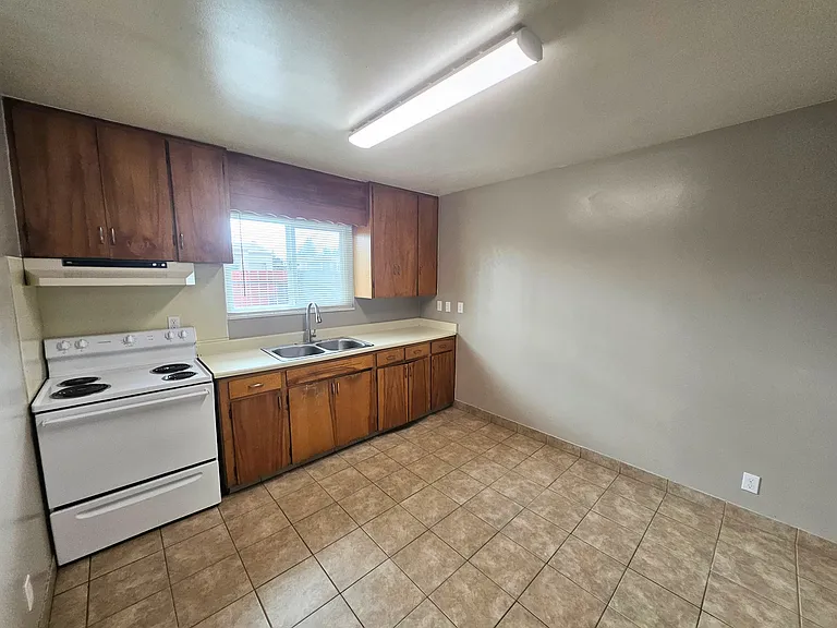253 N Walnut Ave — Photo 6