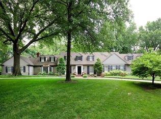 4 Sheraton Dr, Saint Louis, MO 63124