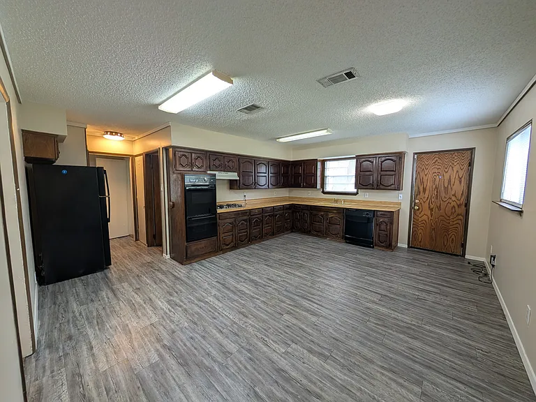 1605 Maple Dr — Photo 4