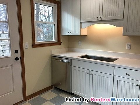 4th image of 937 Arbor Ave