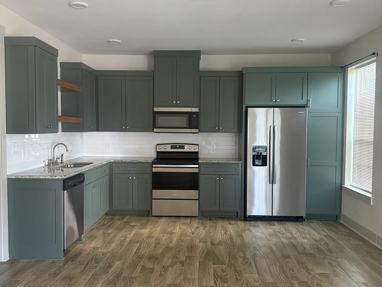 3 bed, $1,549 — Photo 3