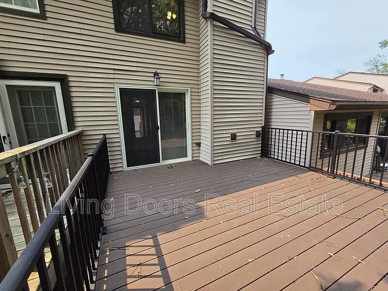 2335 Southwood Pl — Photo 3