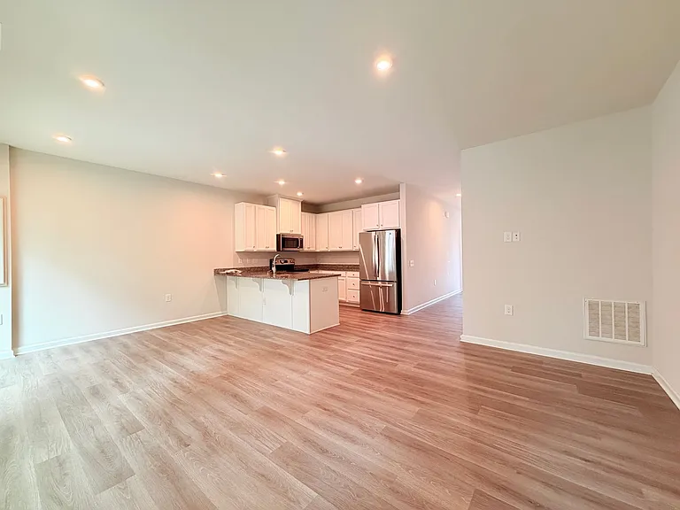 137 Capeside Ct — Photo 4