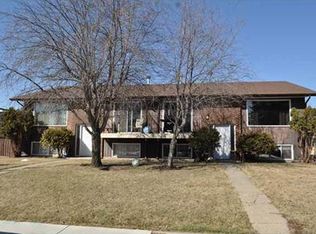 6704 19th Ave NW #1B, Edmonton, AB T6K2G8