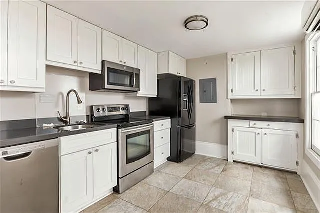 Studio, 1.0 bath, 385 sqft, $1,300 — Photo 2
