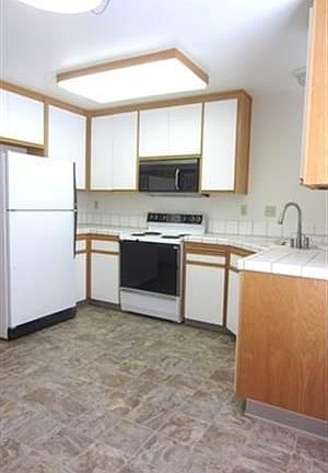 2nd image of 976 Belmont Ter Unit 8