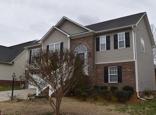 818 Winterside Ln, Winston Salem, NC 27107