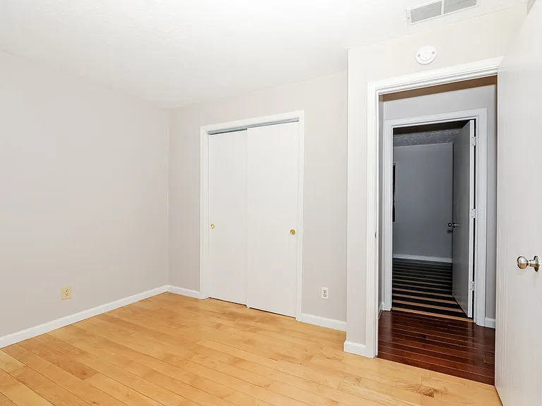 476 Spring Dr — Photo 13