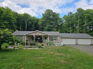 22 Oak Ter, Moscow, PA 18444
