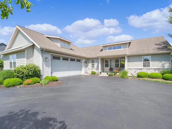 5720 Furlong Ct NE, Belmont, MI 49306