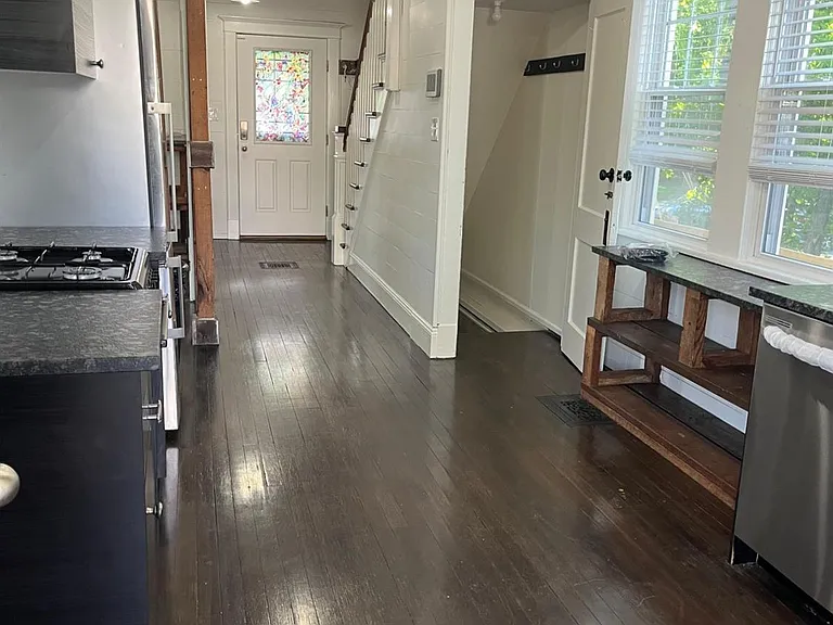 272 Lake Ave — Photo 4