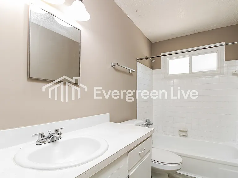 2021 Larchmont Dr — Photo 11