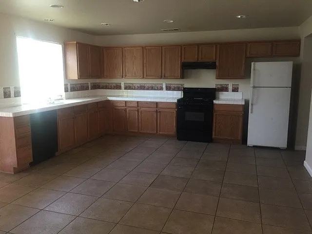 2366 S Rock Creek Dr — Photo 3