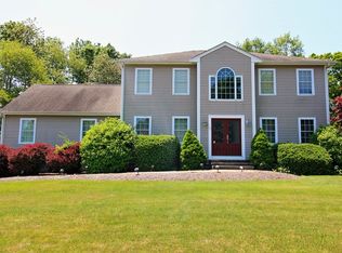 22 Brentwood Ct, Swansea, MA 02777