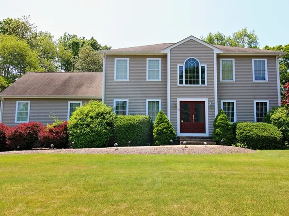 22 Brentwood Ct, Swansea, MA 02777