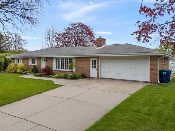 265 East Antoine DRIVE, Port Washington, WI 53074
