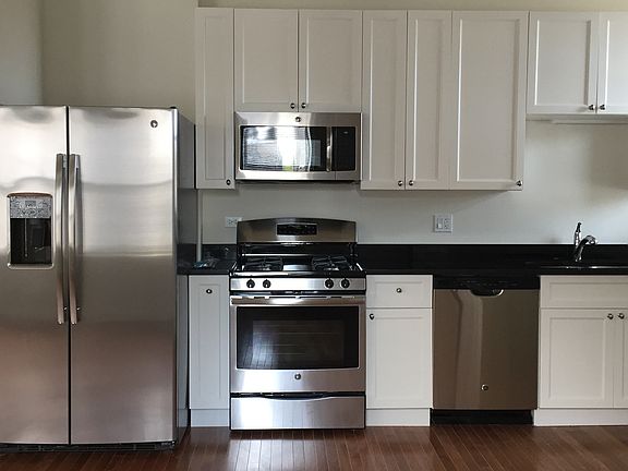 2nd image of 3117 N Sheffield Ave #2